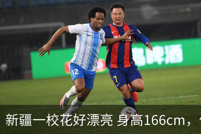 新疆一校花好漂亮 身高166cm，体重48kg 五官端正美的让人移不开眼